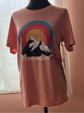 Moosejaw Coral Graphic Mountain Tee with Rainbow-Unisex Size Large